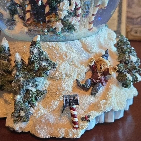 Boyds Bearly Built Snowglobe - Picture 5 of 9